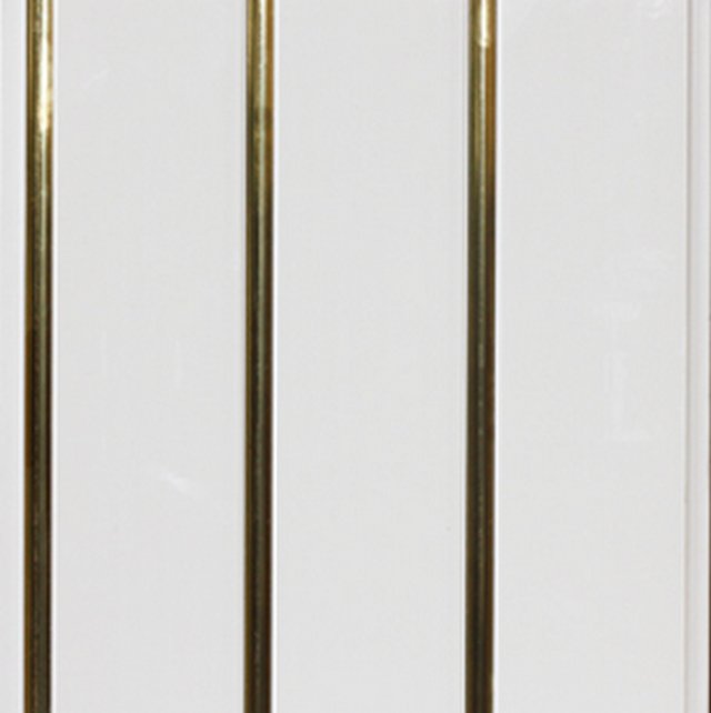 Панель ПВХ Софитто (белый лак) 3 полосы золото 0,24х3,0м